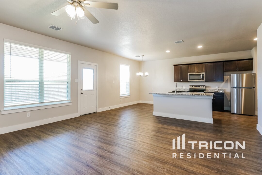 10337 Ft Ewell Trl in Crowley, TX - Building Photo
