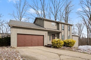 4289 Pinetree Ln in Cincinnati, OH - Building Photo