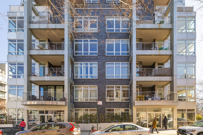 76 Engert Ave in Brooklyn, NY - Building Photo - Building Photo