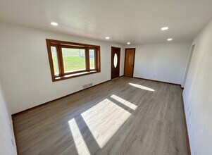 639 Scenery Dr in Elizabeth, PA - Foto de edificio - Building Photo