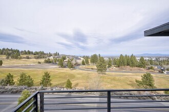 2580 N W Awbrey Point Cir in Bend, OR - Building Photo - Building Photo