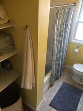 35 Somerset St, Unit 1 in West Hartford, CT - Building Photo - Building Photo