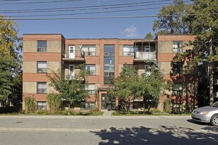 125 Stephen Dr in Toronto, ON - Building Photo