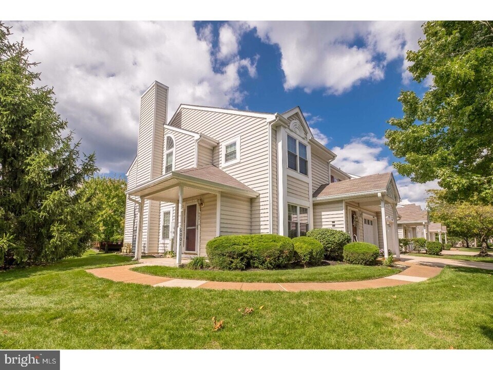 6001A Normandy Dr, Unit 6001A in Mount Laurel, NJ - Building Photo