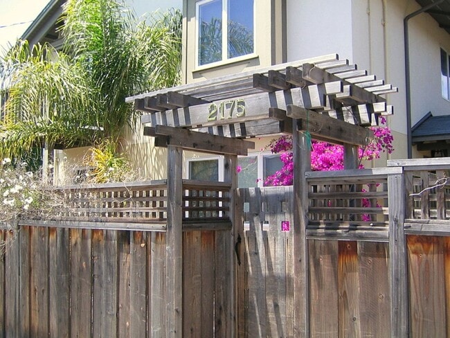 2175 Dwight Way in Berkeley, CA - Building Photo - Building Photo