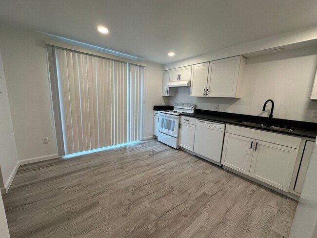 1527 Santiam Hwy SE in Albany, OR - Building Photo - Building Photo