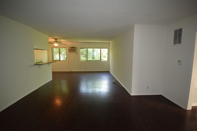 10745 Hortense St in Los Angeles, CA - Building Photo - Building Photo