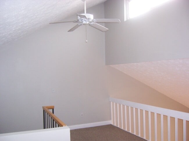 25 Amato Dr in South Windsor, CT - Foto de edificio - Building Photo