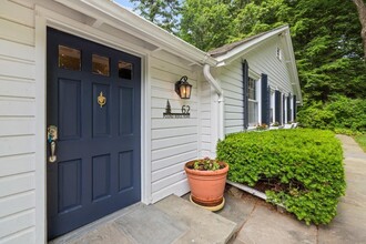 62 Pound Ridge Rd in Pound Ridge, NY - Building Photo - Building Photo