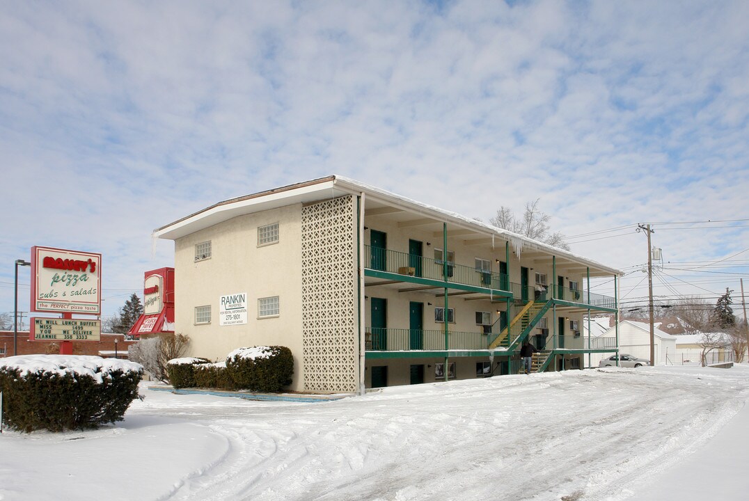 2958 Sullivant Ave in Columbus, OH - Building Photo