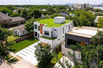 3946 N Cresthaven Rd in Dallas, TX - Building Photo - Building Photo