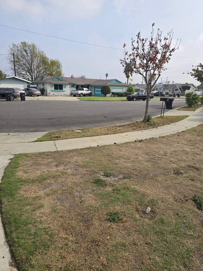 10207 Ashdale St in Stanton, CA - Building Photo - Building Photo