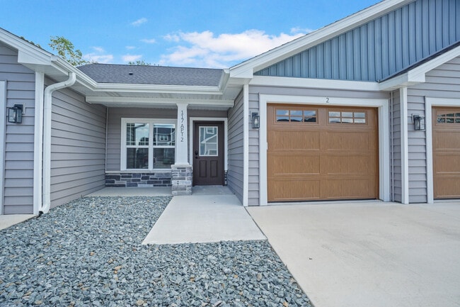 117 Eiche Dr in Slinger, WI - Building Photo - Building Photo