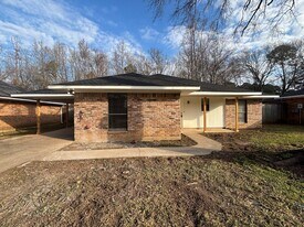 4558 Pine Crest Dr in Haughton, LA - Building Photo