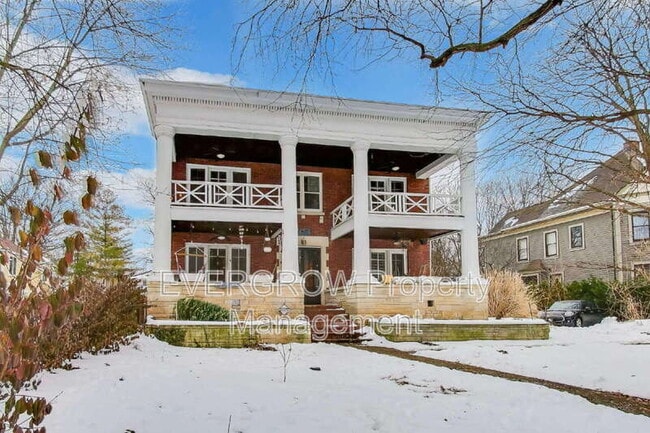 945 Woodruff Place Middle Dr in Indianapolis, IN - Building Photo - Building Photo