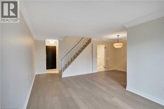 36 Hayhurst Rd in Brantford, ON - Building Photo - Building Photo