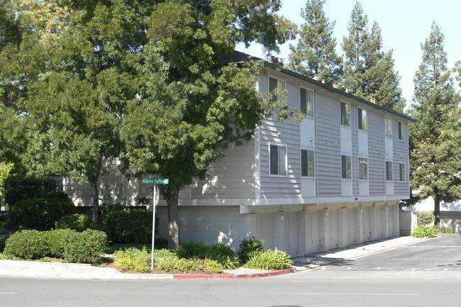 29629-29630 Mountain Oak Ct in Hayward, CA - Foto de edificio - Building Photo