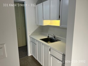 331 Knox St in New Westminster, BC - Building Photo - Building Photo