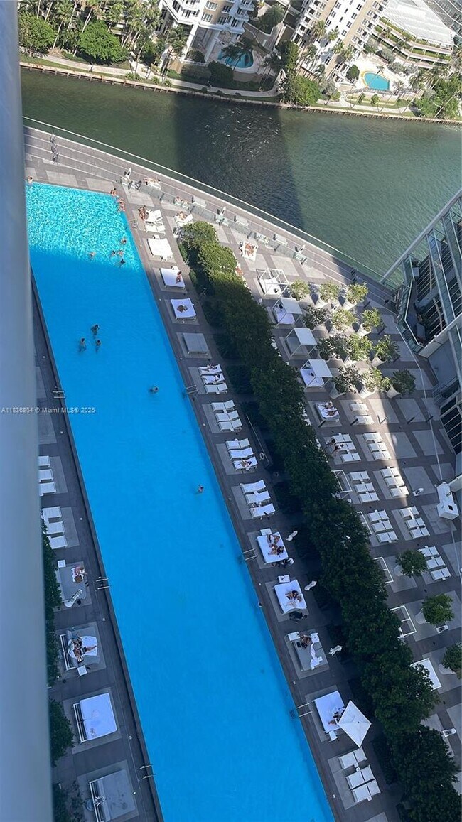 475 Brickell Ave, Unit 2711 in Miami, FL - Building Photo - Building Photo