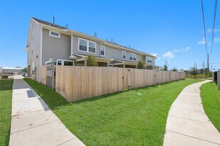 8112 Dartmoor St in Pearland, TX - Building Photo