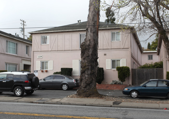 1219 El Camino Real in Burlingame, CA - Foto de edificio - Building Photo