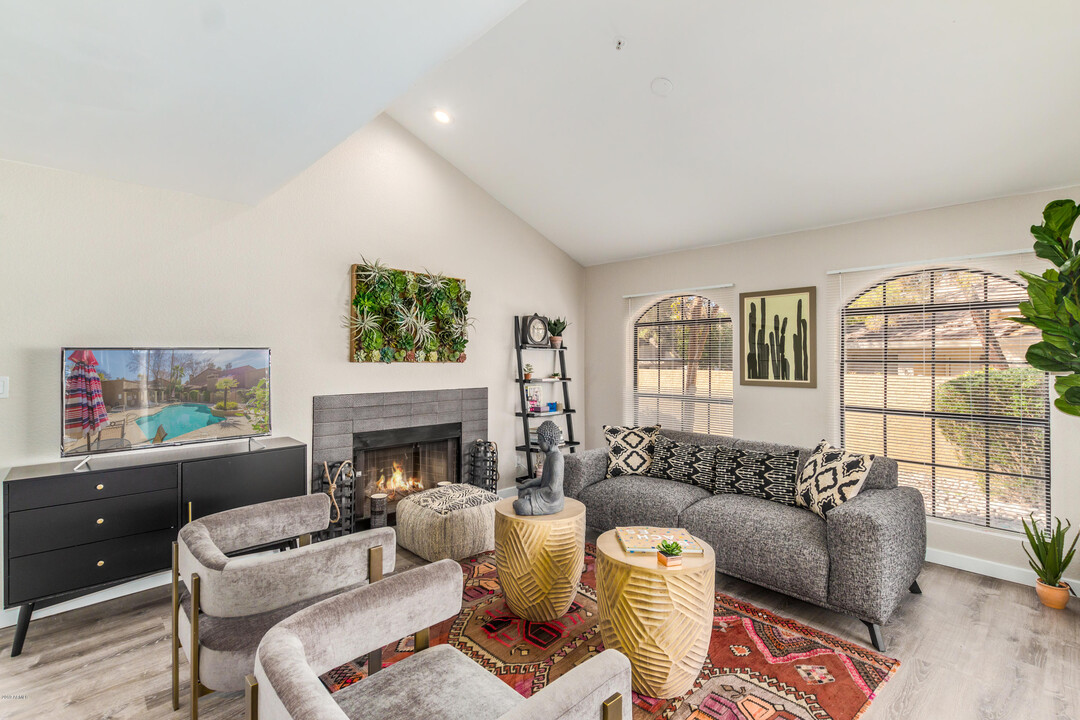 6945 E Cochise Rd-Unit -110 in Paradise Valley, AZ - Building Photo