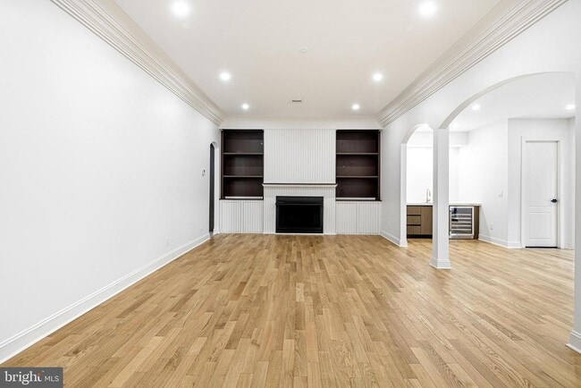 property at 321 S 3rd St