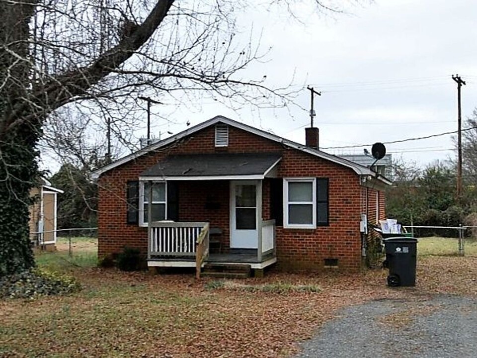 3032 Leroy St in Charlotte, NC - Building Photo