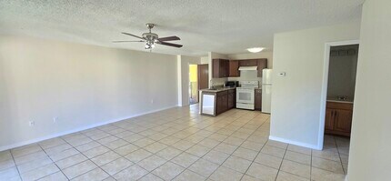 2050 Oleander Blvd, Unit 10-202 in Fort Pierce, FL - Building Photo - Building Photo