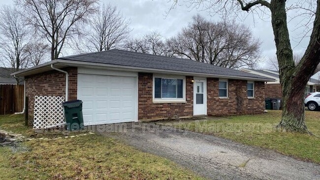 2507 Foxchase Ct W in Troy, OH - Building Photo - Building Photo