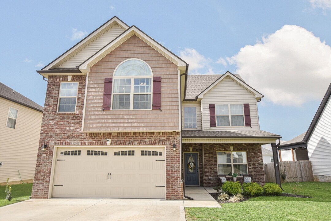 1032 Spicer Dr in Clarksville, TN - Building Photo