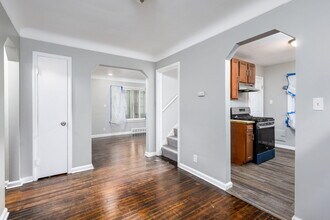21195 Behrendt Ave in Warren, MI - Building Photo - Building Photo