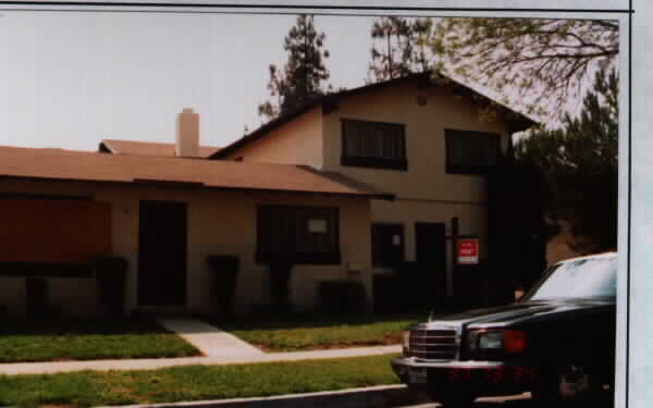 325-331 Stillman Ave in Upland, CA - Building Photo - Building Photo