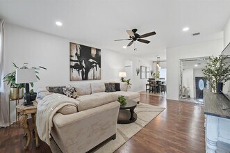 305 Olmos Dr in Leander, TX - Building Photo - Building Photo