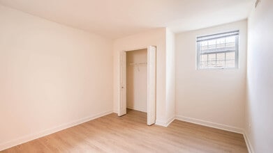 Sheffield Court in Arlington, VA - Building Photo - Building Photo
