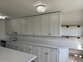 35 Manchester Ct in Freehold, NJ - Building Photo