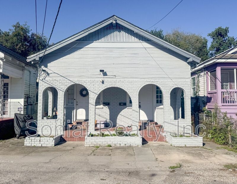 2114 Painters St in New Orleans, LA - Building Photo