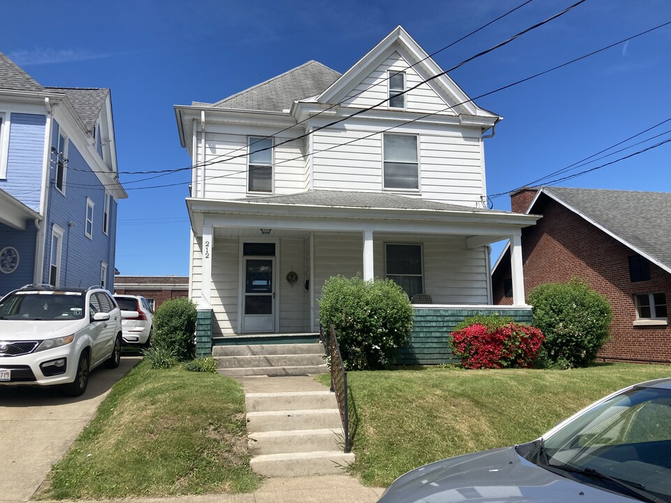 212 Grand St in Morgantown, WV - Building Photo