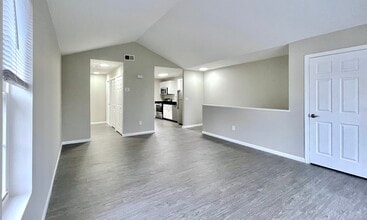 68 W Main St in Milford, CT - Building Photo - Building Photo