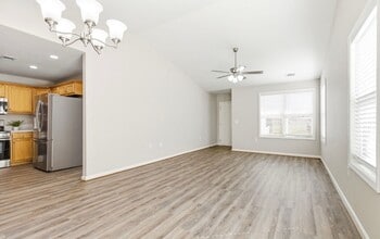 3707 Village Dr in Louisville, KY - Building Photo - Building Photo