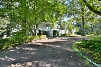 3 Mill Pond Ln in Locust Valley, NY - Building Photo - Building Photo