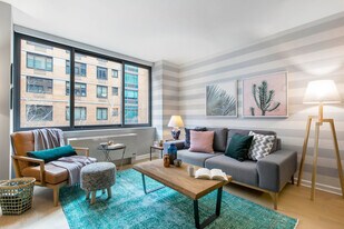 535 W 23 St in New York, NY - Building Photo