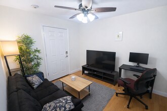 1054 Cambridge St, Unit 4F in Cambridge, MA - Building Photo - Building Photo