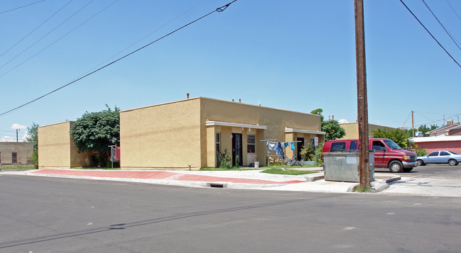 711-715 S Tays St in El Paso, TX - Building Photo - Building Photo