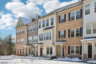 32 Cortland Ct in Livingston, NJ - Building Photo - Building Photo