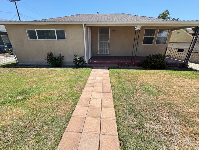 2014 N Parish Pl in Burbank, CA - Foto de edificio - Building Photo