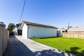 1940 Wallace Ave in Costa Mesa, CA - Building Photo - Building Photo