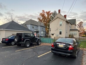 205 Seminary St in Berea, OH - Foto de edificio - Building Photo