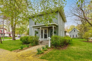 422 S Michigan Ave in Vicksburg, MI - Building Photo