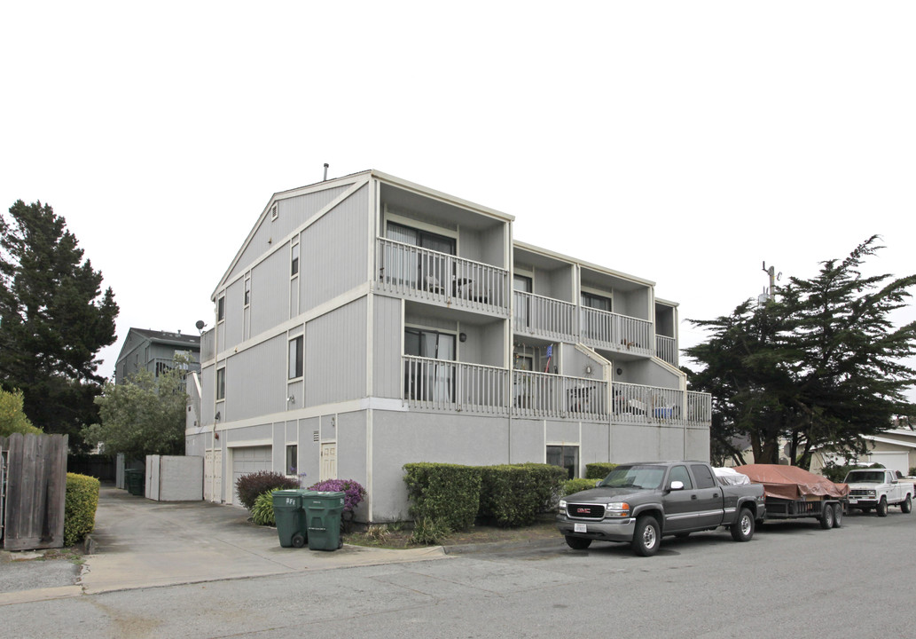 431 Willow Ave in Half Moon Bay, CA - Building Photo